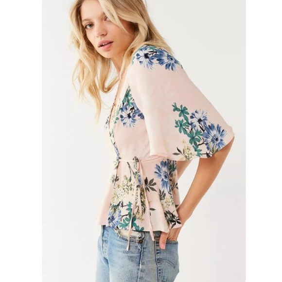 ASTR The Label Payton Floral Wrap Tie Top Small - Picture 3 of 11
